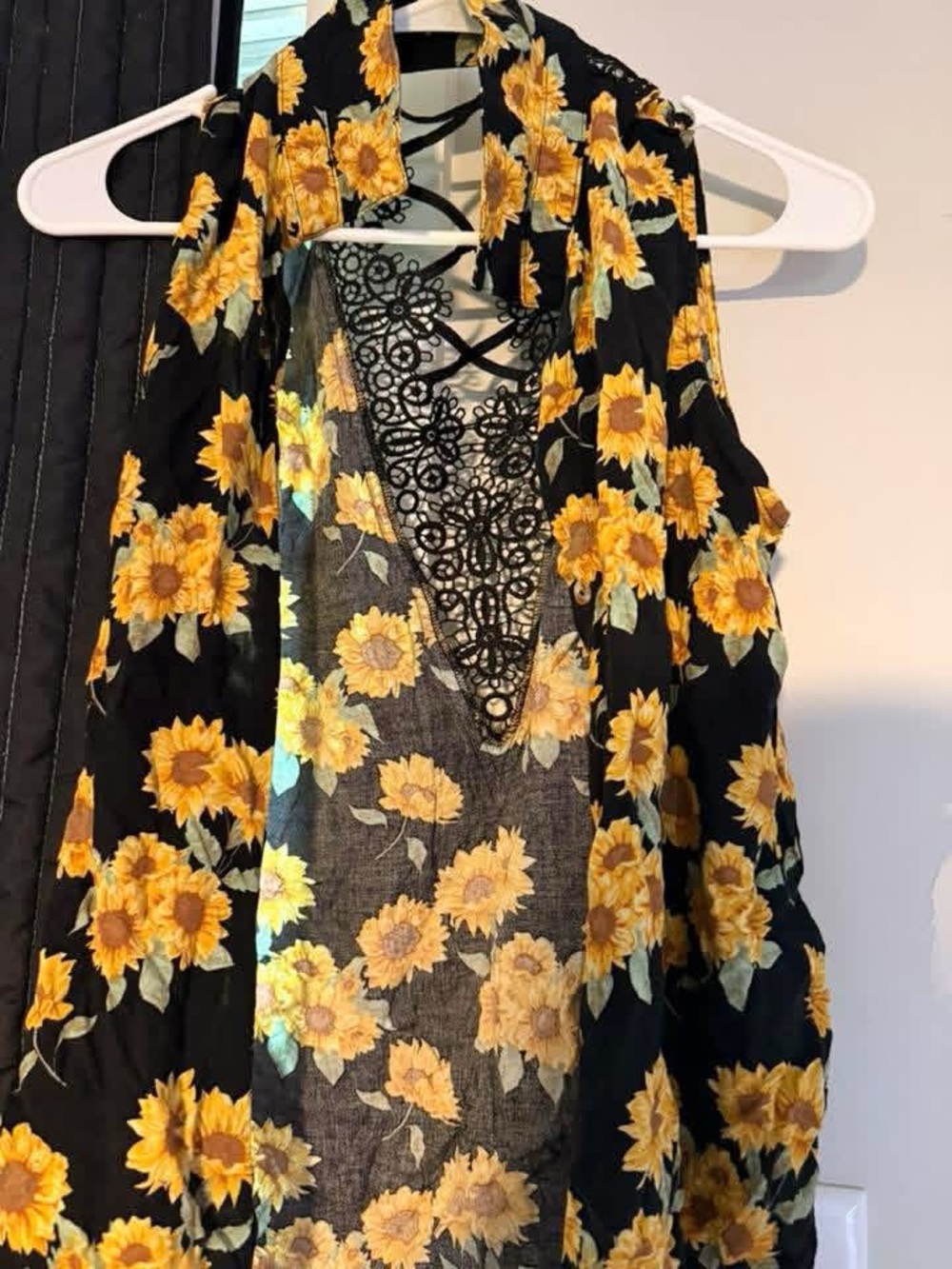 Women's Black Sunflower Print Lace-Trim Tank Top